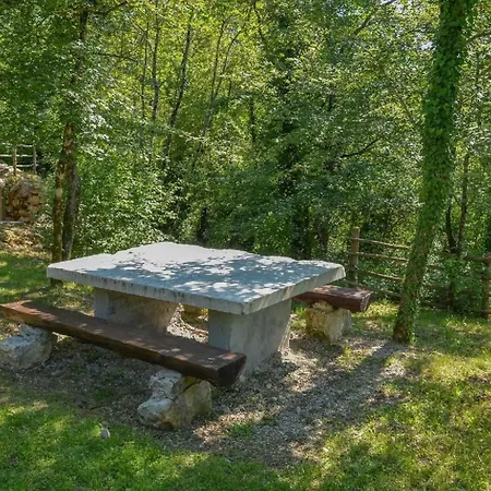 別荘 Istrien Traditionelles Steinhaus 5 By Interhome Kotli